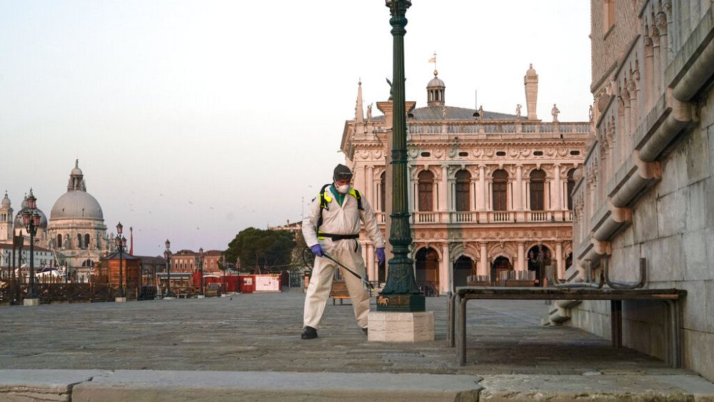 Coronavirus : nouvelle progression en Italie, un plan pour les EHPAD en France