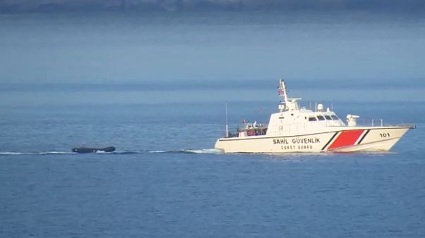 Muğla'da Türk kara sularına geri itilen 17 sığınmacı kurtarıldı Muğla'da Türk kara sularına geri itilen 17 sığınmacı kurtarıldı
