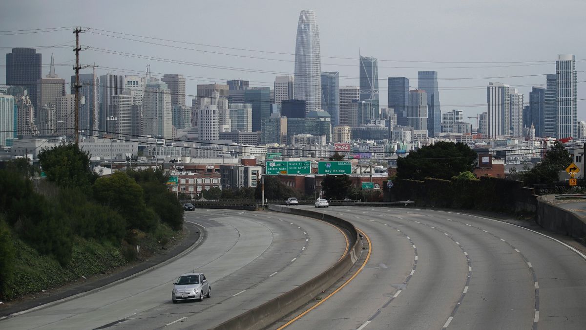 A 101-es autópálya San Francisco bejáratánál a koronavírus-járvány idején