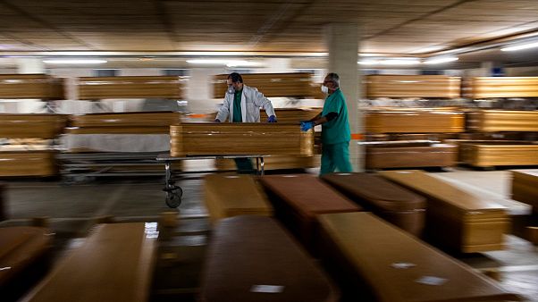 Covid-19: İspanya'da tabut üreticileri siparişleri karşılayamıyor Covid-19: İspanya'da tabut üreticileri siparişleri karşılayamıyor