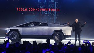 Tesla CEO'su Elon Musk, şirketin ürettiği Cybertruck marka aracı tanıtırken. Kaliforniya/ABD