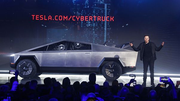 Tesla CEO'su Elon Musk, şirketin ürettiği Cybertruck marka aracı tanıtırken. Kaliforniya/ABD Tesla CEO'su Elon Musk, şirketin ürettiği Cybertruck marka aracı tanıtırken. Kaliforniya/ABD