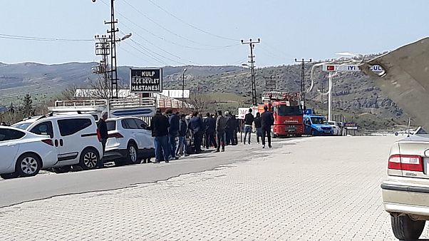 Diyarbakır'ın Kulp ilçesinde odun topmaya giden köylülere yönelik saldırı düzenlendi, 5 sivil yaşamını yitirdi Diyarbakır'ın Kulp ilçesinde odun topmaya giden köylülere yönelik saldırı düzenlendi, 5 sivil yaşamını yitirdi