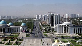 ترکمنستان همزمان با شیوع کرونا در جهان مراسم ورزش دسته جمعی برگزار کرد