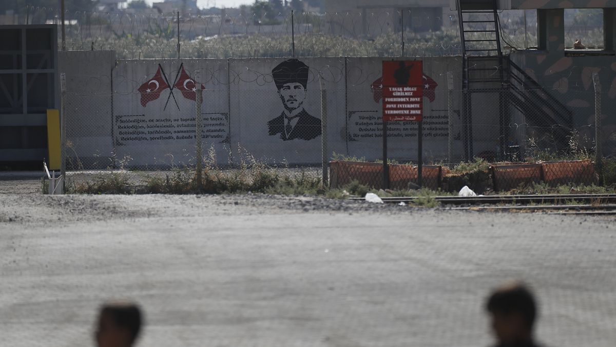 مقتل خمسة مدنيين بانفجار قنبلة بمنطقة ذات غالبية كردية في تركيا