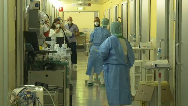 Covid-19: ecco quota 100, ma di morti tra il personale medico Covid-19: ecco quota 100, ma di morti tra il personale medico