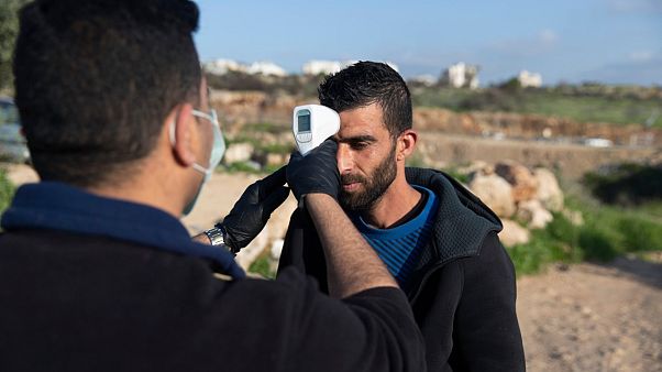 عامل فلسطيني عائد من إسرائيل يخضع للإجراءات الطبية المتخذة من قبل السلطة الفلسطينية، 25 مارس 2020 عامل فلسطيني عائد من إسرائيل يخضع للإجراءات الطبية المتخذة من قبل السلطة الفلسطينية، 25 مارس 2020