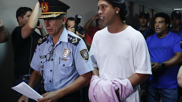 Ronaldinho házi őrizetbe került Ronaldinho házi őrizetbe került