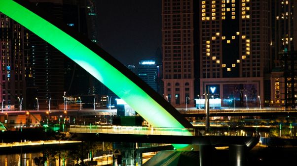 الشوارع خالية بسب جائحة فيروس كورونا فقط رسالة إيجابية معلقة على أحد الفنادق في دبي 31/03/2020 الشوارع خالية بسب جائحة فيروس كورونا فقط رسالة إيجابية معلقة على أحد الفنادق في دبي 31/03/2020