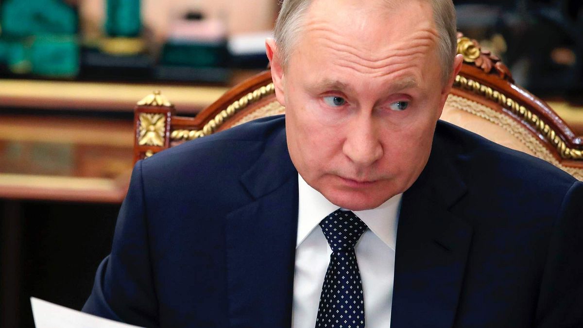 "Находиться в четырех стенах муторно и тошно": Путин снова обратился к нации