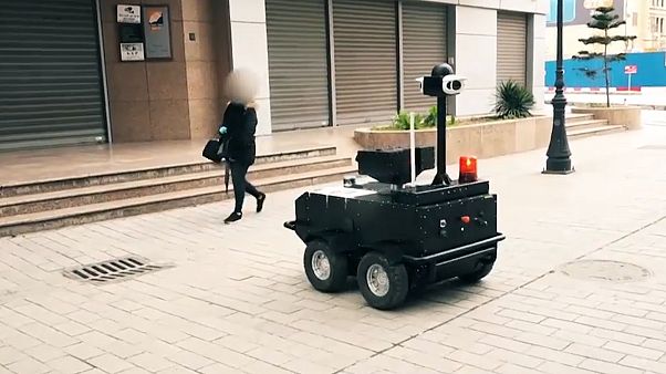Tunus'ta Covid-19: Sokağa çıkma yasağına uzaktan kumandalı araçlarla teftiş Tunus'ta Covid-19: Sokağa çıkma yasağına uzaktan kumandalı araçlarla teftiş