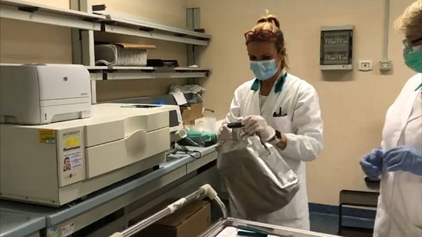 Italia mantiene su reducción en fallecimientos diarios por COVID-19, con 542 en las últimas 24 horas Italia mantiene su reducción en fallecimientos diarios por COVID-19, con 542 en las últimas 24 horas