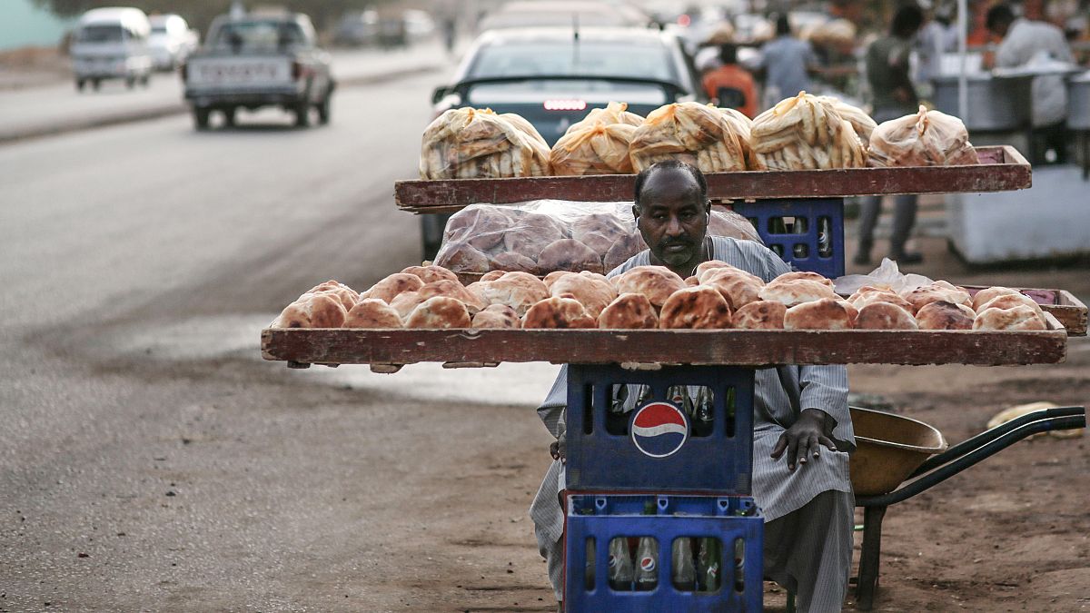 زيادة أسعار الخبز في الخرطوم تزامنا مع مرور عام على إطاحة البشير