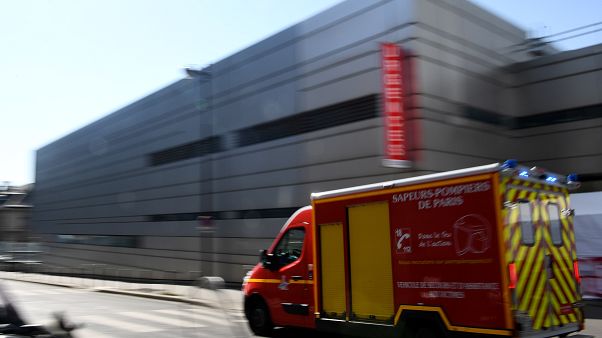 Francia, Covid-19: medici e infermieri minacciati dai vicini di casa potranno denunciare Francia, Covid-19: medici e infermieri minacciati dai vicini di casa potranno denunciare
