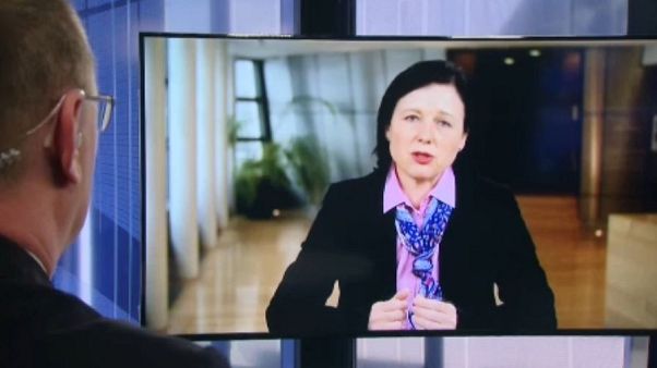 Jourová alerta sobre propaganda russa acerca da pandemia Jourová alerta sobre propaganda russa acerca da pandemia