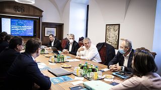 Orbán Viktor virulógusokkal egyeztetett 2020. április 9-én