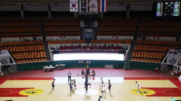 FIBA, Covid-19 salgını nedeniyle 2021 Avrupa Basketbol Şampiyonası'nı bir yıl erteledi FIBA, Covid-19 salgını nedeniyle 2021 Avrupa Basketbol Şampiyonası'nı bir yıl erteledi
