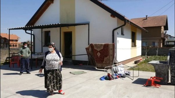 Gitanos atrapados por la pandemia en Bosnia Gitanos atrapados por la pandemia en Bosnia