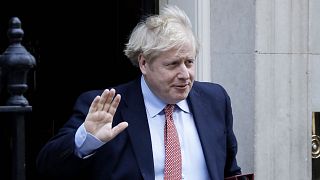 Archives : Boris Johnson devant le 10 Downing Street à Londres, le 25 mars 2020.