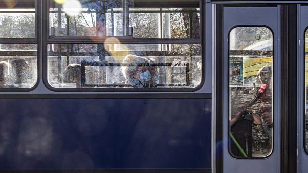 Koronavírus - Kórházba viszik a lakókat a Pesti úti idősotthonból Koronavírus - Kórházba viszik a lakókat a Pesti úti idősotthonból