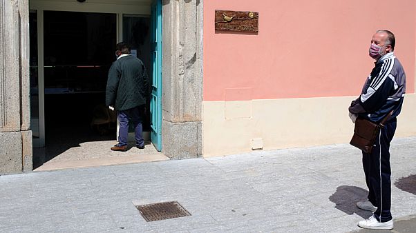 تحذيرات من مساعدات تقدمها المافيا الإيطالية للفقراء خلال أزمة كورونا تحذيرات من مساعدات تقدمها المافيا الإيطالية للفقراء خلال أزمة كورونا