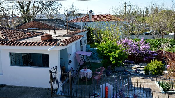 ΛΑΡΙΣΑ ΚΑΡΑΝΤΙΝΑ ΣΤΗ ΣΥΝΟΙΚΙΑ ΝΕΑΣ ΣΜΥΡΝΗΣ ΚΟΡΟΝΟΙΟΣ ΛΑΡΙΣΑ ΚΑΡΑΝΤΙΝΑ ΣΤΗ ΣΥΝΟΙΚΙΑ ΝΕΑΣ ΣΜΥΡΝΗΣ ΚΟΡΟΝΟΙΟΣ