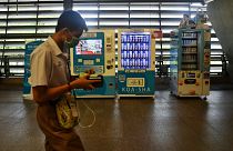 Бангкок: маски продаёт автомат