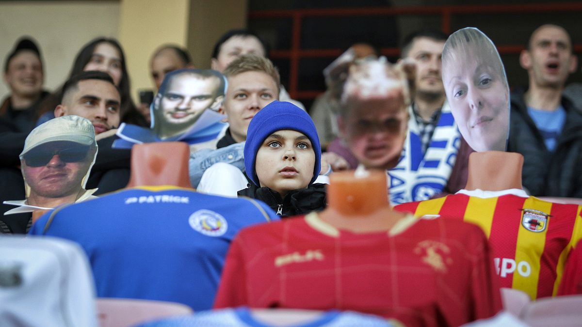 Belarus'ta futbol tribünlerine cansız mankenler kondu