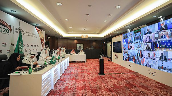 السعودية نيوز |
وزراء طاقة دول مجموعة العشرين يخفقون في التوصّل إلى اتّفاق على خفض إنتاج النفط
السعودية نيوز |
وزراء طاقة دول مجموعة العشرين يخفقون في التوصّل إلى اتّفاق على خفض إنتاج النفط