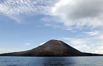 Endonezya'daki Anak Krakatau Yanardağı, 10 Nisan 2004