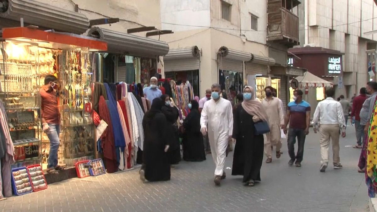 شاهد: البحرين تخفف من قيود كورونا وتسمح بعمل محلات تجارية 