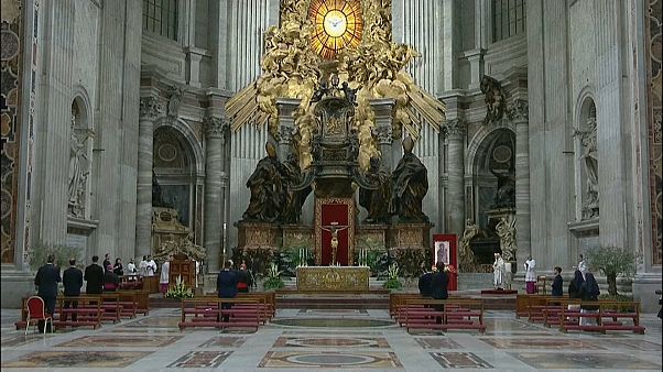 Papst Franziskus feiert einsame Osternacht - Turiner Grabtuch geht Online Papst Franziskus feiert einsame Osternacht - Turiner Grabtuch geht Online