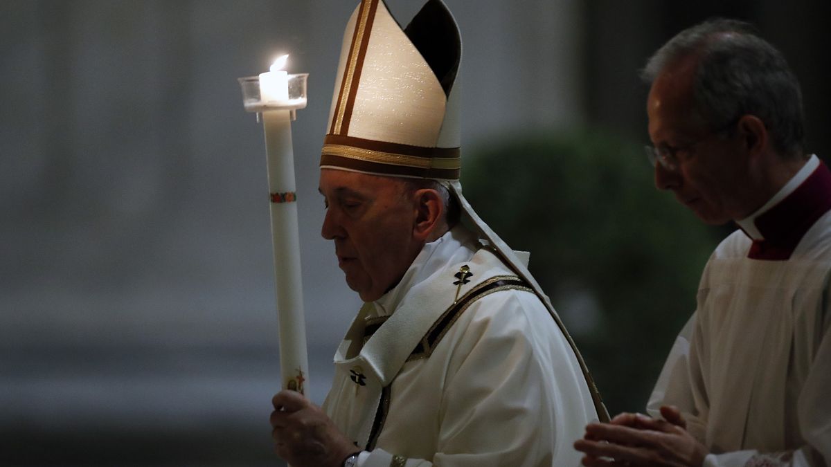 El papa Francisco pidió mantener la esperanza durante la pandemia en la misa de Sábado Santo
