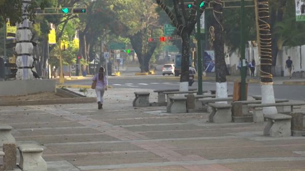 Venezuela amplía un mes el estado de alarma Venezuela amplía un mes el estado de alarma