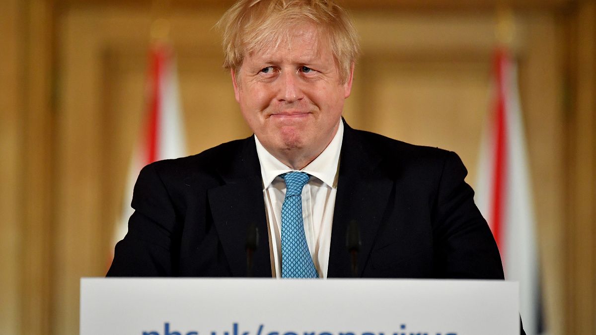 Boris Johnson brit miniszterelnök a Downing Street 10-ben 2020. március 19-én