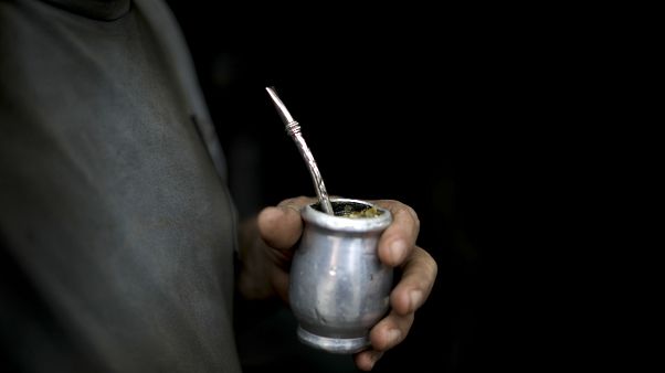 El coronavirus pone en jaque a quien comparte el mate El coronavirus pone en jaque a quien comparte el mate