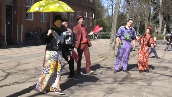 Covid-19 in Dänemark: Bald wieder Schule und Zirkus im Hinterhof Covid-19 in Dänemark: Bald wieder Schule und Zirkus im Hinterhof
