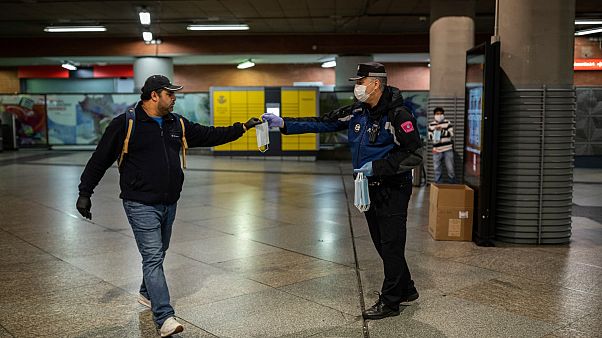 España registra los menores aumentos de muertes y contagios desde el inicio de la crisis sanitaria España registra los menores aumentos de muertes y contagios desde el inicio de la crisis sanitaria