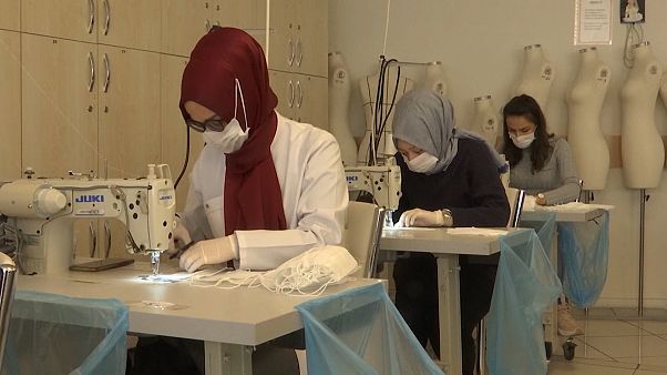 İstanbul'da okullarda maske dikimi İstanbul'da okullarda maske dikimi