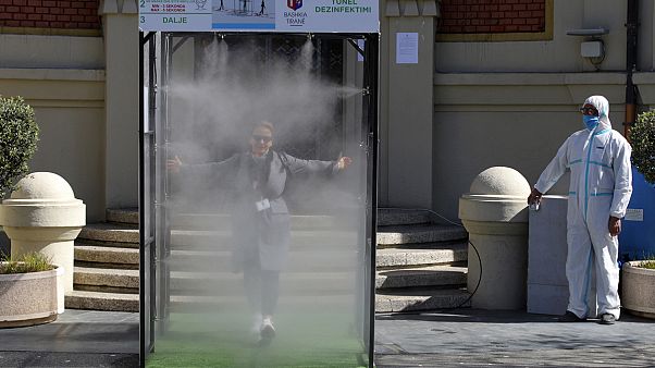 Coronavirus, Albania: Edi Rama vuole introdurre 15 anni di carcere per chi viola il confinamento Coronavirus, Albania: Edi Rama vuole introdurre 15 anni di carcere per chi viola il confinamento