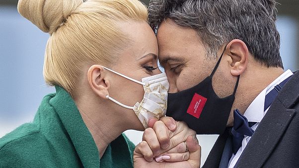 Día Internacional del Beso: Así ha cambiado el coronavirus la forma en la que nos besamos Día Internacional del Beso: Así ha cambiado el coronavirus la forma en la que nos besamos