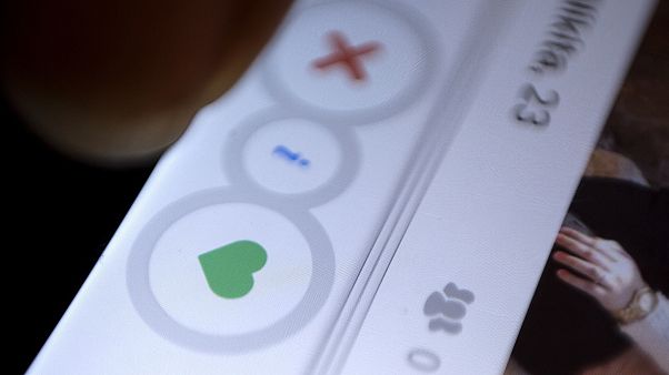 Tinder ai tempi del Covid-19: "Non voglio conquistarti, ma qui con me ho delle mascherine..." Tinder ai tempi del Covid-19: "Non voglio conquistarti, ma qui con me ho delle mascherine..."