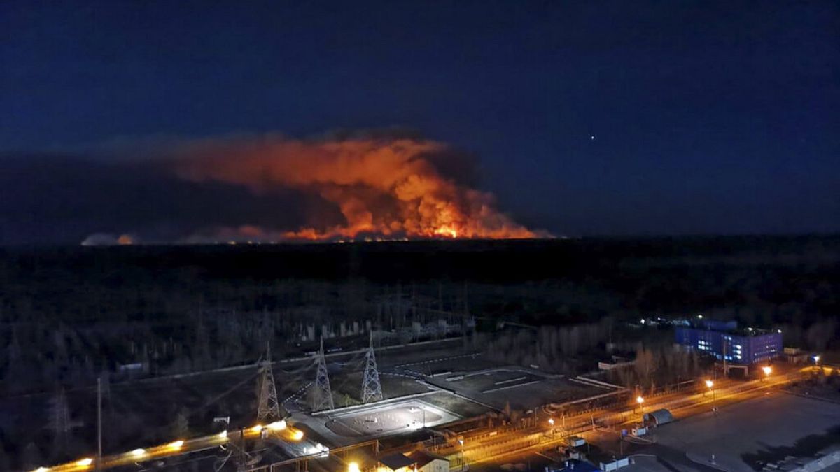 Ukrayna'da yangınlar Çernobil nükleer faciasının yaşandığı bölgeye yaklaştı