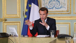 Macron: Salgınla mücadele edebilmesi için Afrika'nın borçlarına moratoryum ilan edilmeli