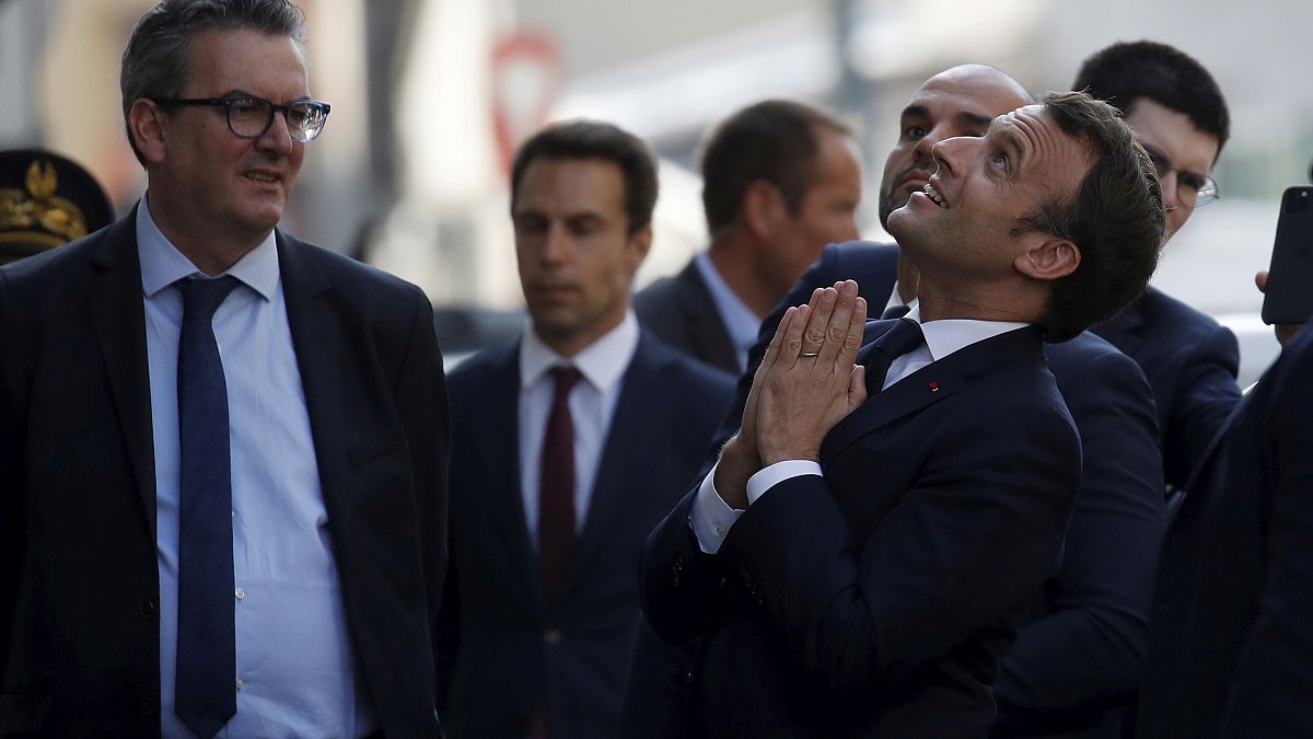 COVID-19: Francia prolonga un mes el confinamiento y España reabre su economía