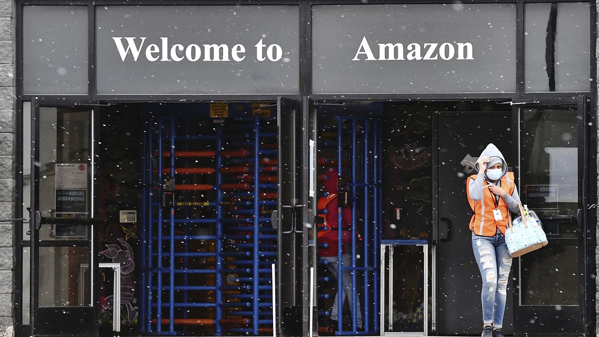Amazon нанимает ещё 75 тысяч человек