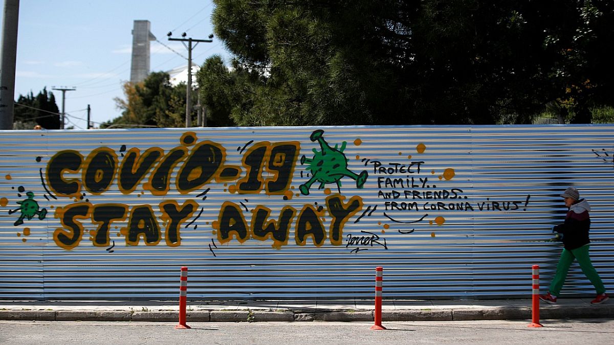 Guardian: Η Ελλάδα κερδίζει τη μάχη του κορονοϊού
