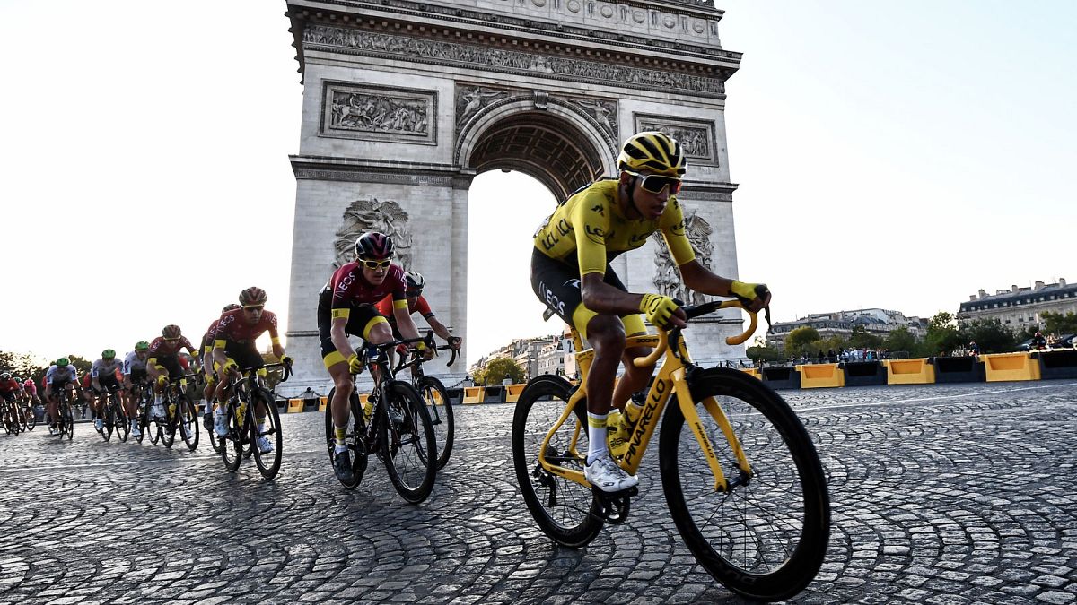 Archives : le maillot jaune, le Colombien Egan Bernal, lors de la dernière étape du Tour de France, sur les Champs-Elysées à Paris le 28 juillet.