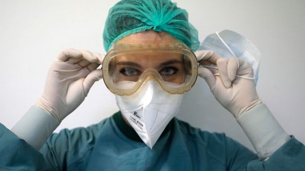 Coronavirus: Italia stabile sul plateau, in 24 ore +675 malati e 602 morti Coronavirus: Italia stabile sul plateau, in 24 ore +675 malati e 602 morti