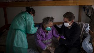 كورونا يفتك بكبار السن في أوروبا.. نصف وفيات الفيروس وقعت في دور الرعاية 